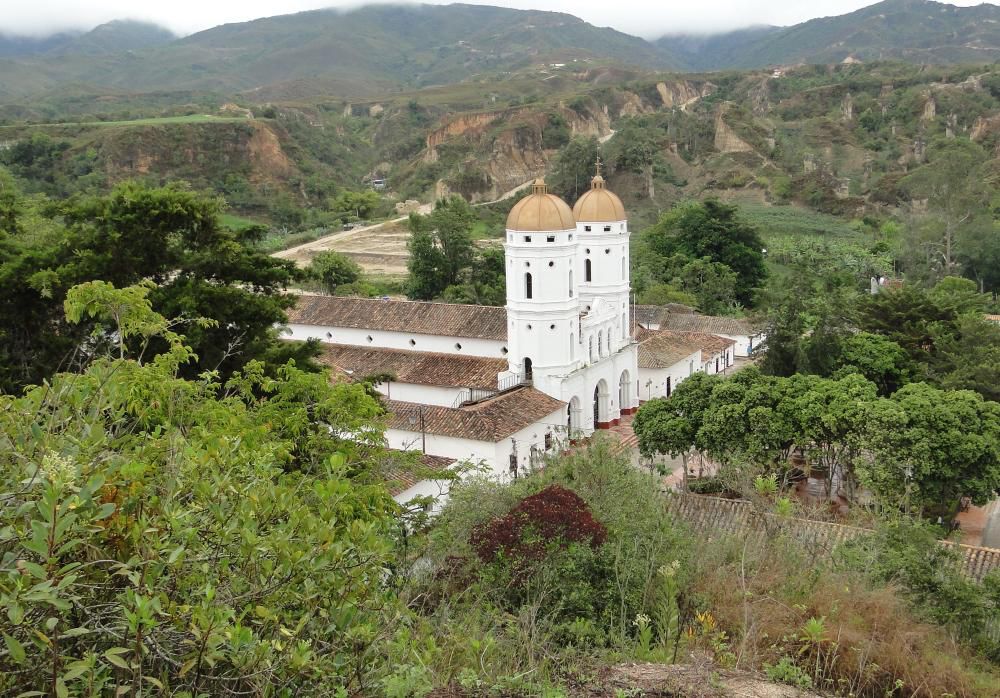 Pie de foto: Los Pueblos Patrimonio se benefician de estrategias de promoción turística diferenciadas. Foto: "Iglesia en medio de la naturaleza", Adriana Sánchez. La Playa de Belén, Norte de Santander.