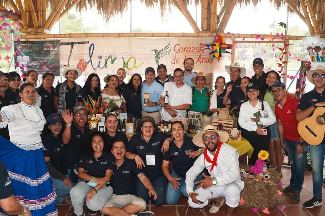 1.012 campesinos, indígenas y víctimas del conflicto se graduaron del diplomado en Turismo Rural Sostenible
