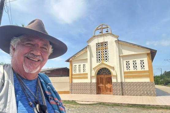 Así completó el Dr. Diego Roselli su recorrido por los 1.105 municipios del país. 